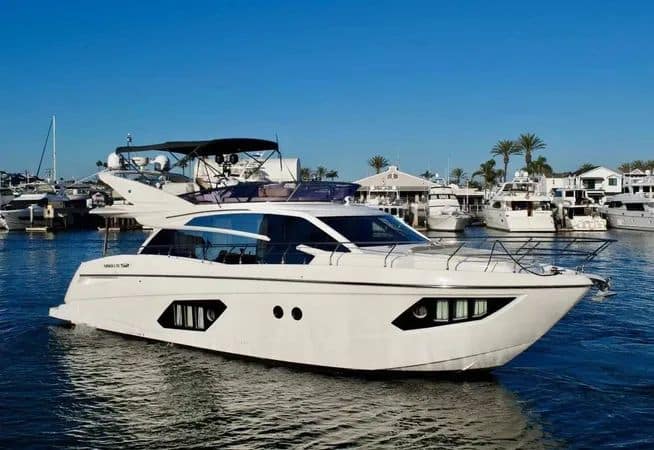 location-journée-yacht-m-y-ABSOLUT-52-FLY