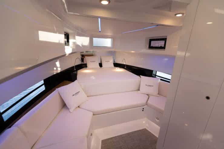 day-charter-yacht-rental-m-y-DeAntonio-36
