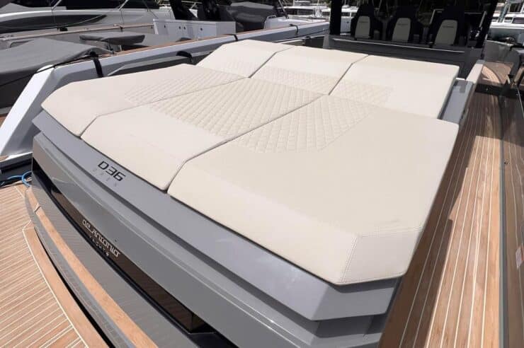 day-charter-yacht-rental-m-y-DeAntonio-36