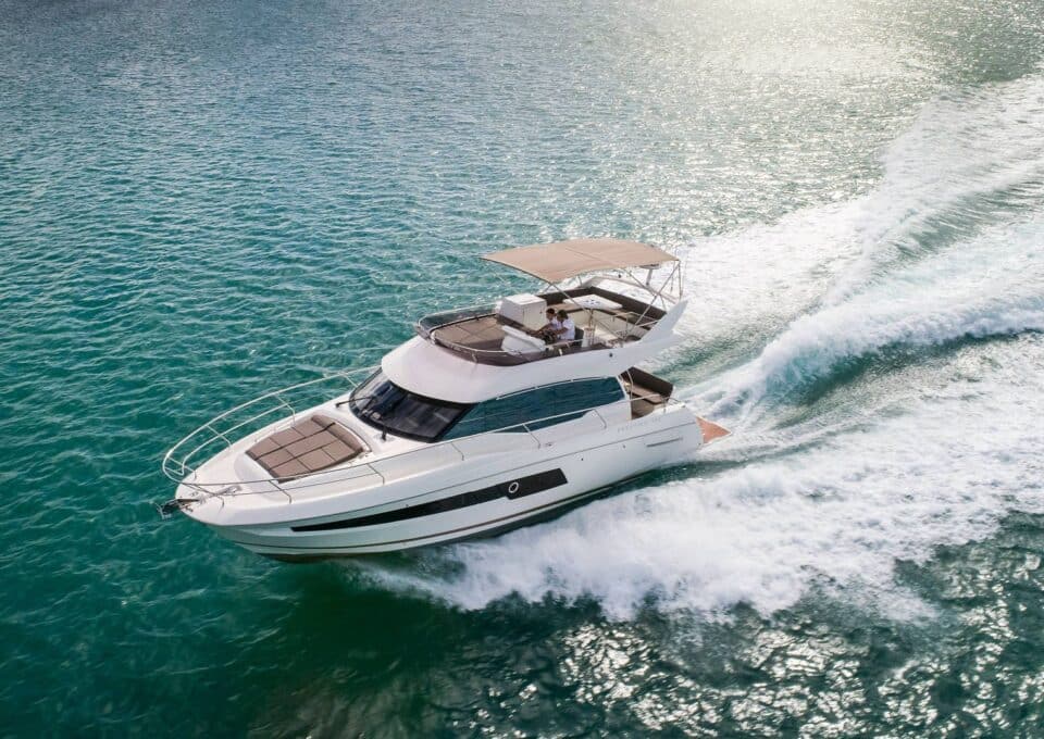 location-journée-yacht-m-y-Prestige-460-Fly-20