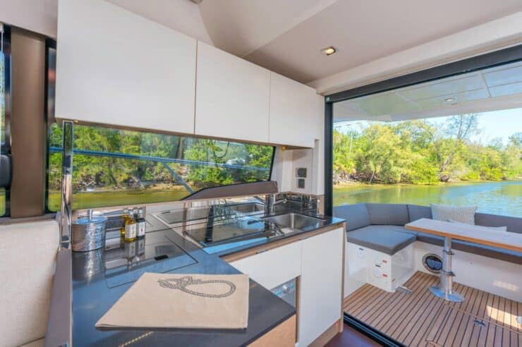 day-charter-yacht-m-y-Prestige-460-Fly