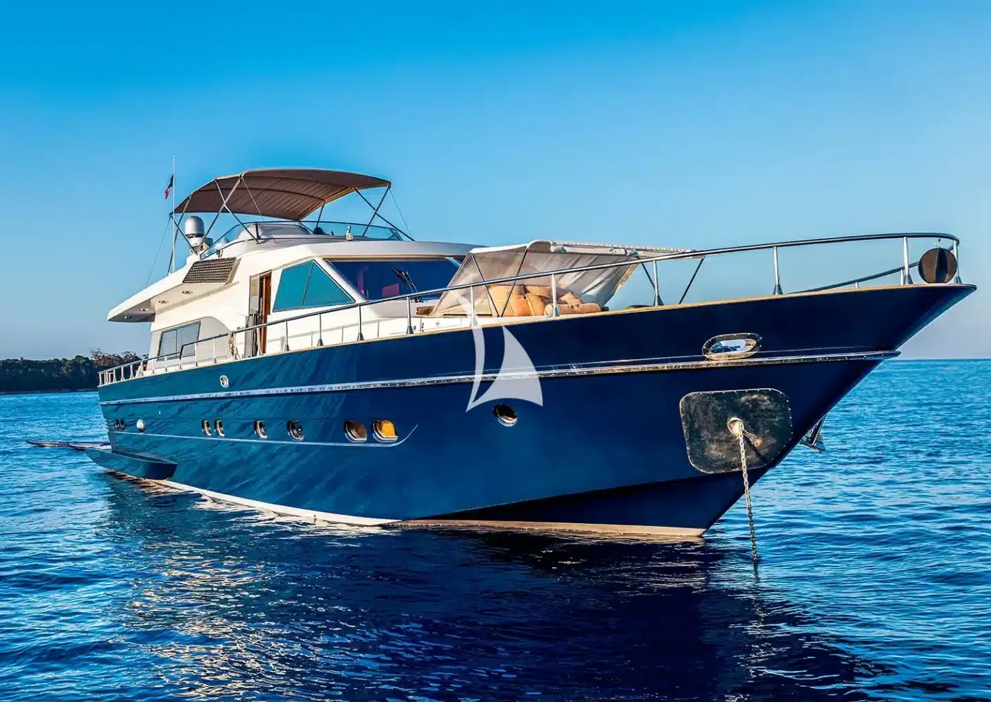 Yacht Charter DIAMS exterior