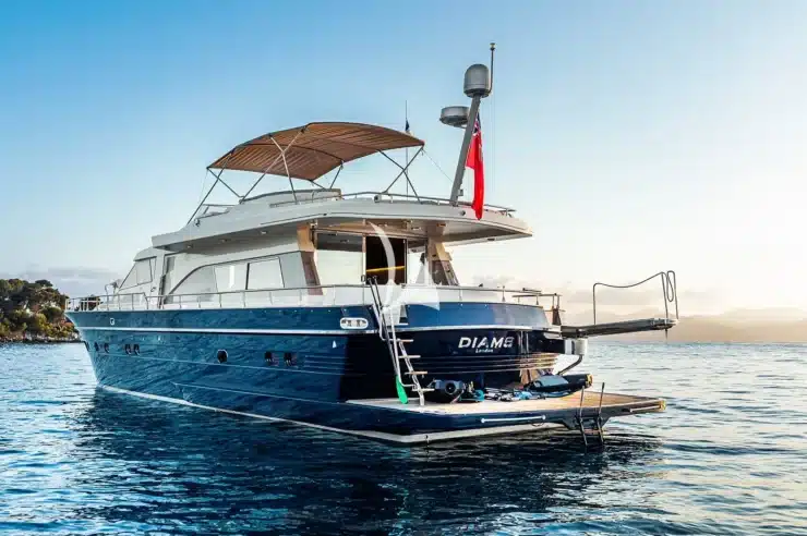 Yacht Charter DIAMS exterior