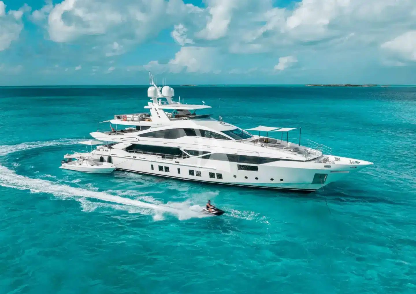 M/Y EMINA | Arthaud Yachting Yacht Charter EMINA Benetti exterior