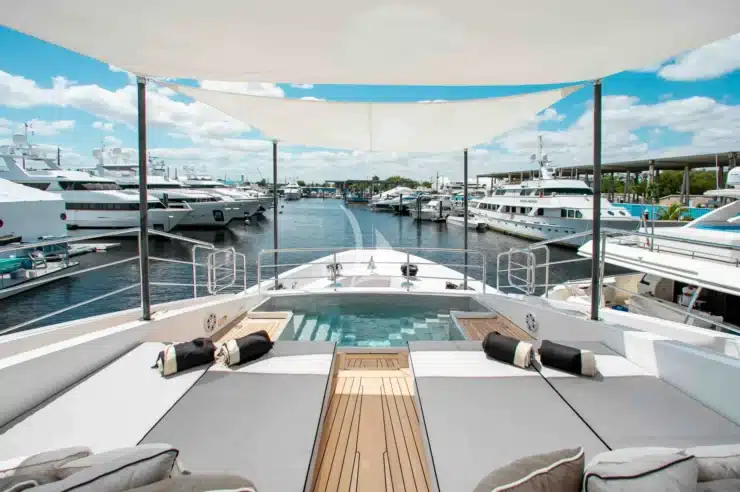 Yacht Charter EMINA Benetti exterior