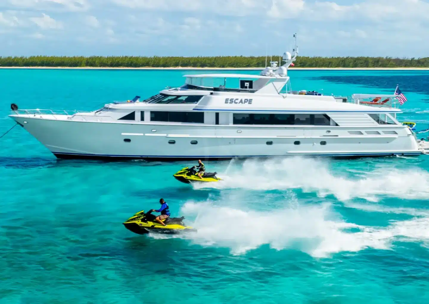 Yacht Charter ESCAPE Hatteras exterior