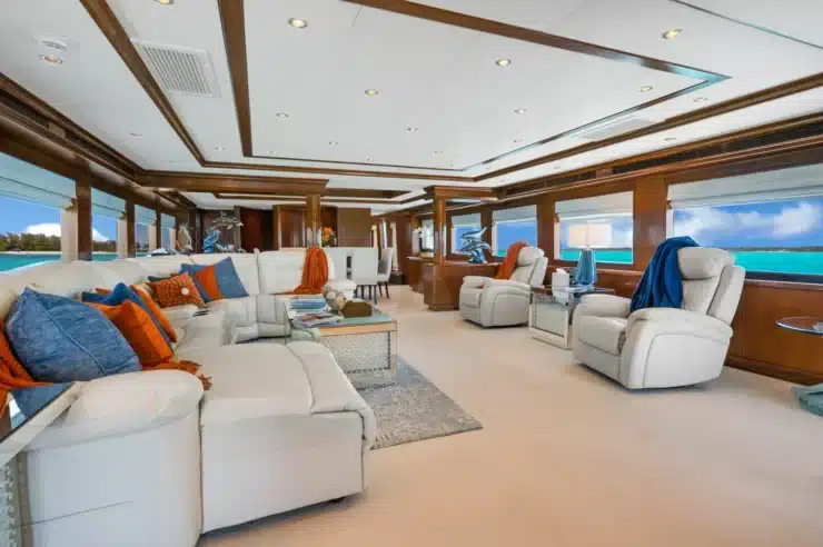 Yacht Charter ESCAPE Hatteras interior