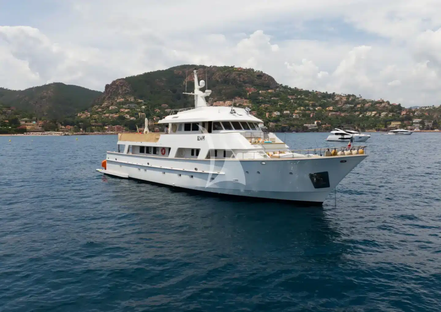 M/Y EVA | Arthaud Yachting Yacht Charter EVA Cheoy Lee exterior