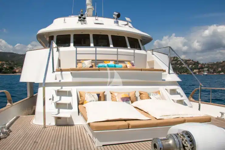 Yacht Charter EVA Cheoy Lee exterior