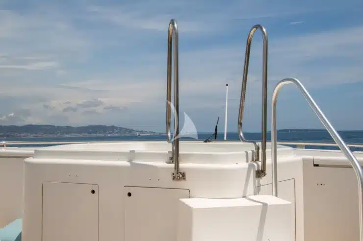 Yacht Charter EVA Cheoy Lee exterior